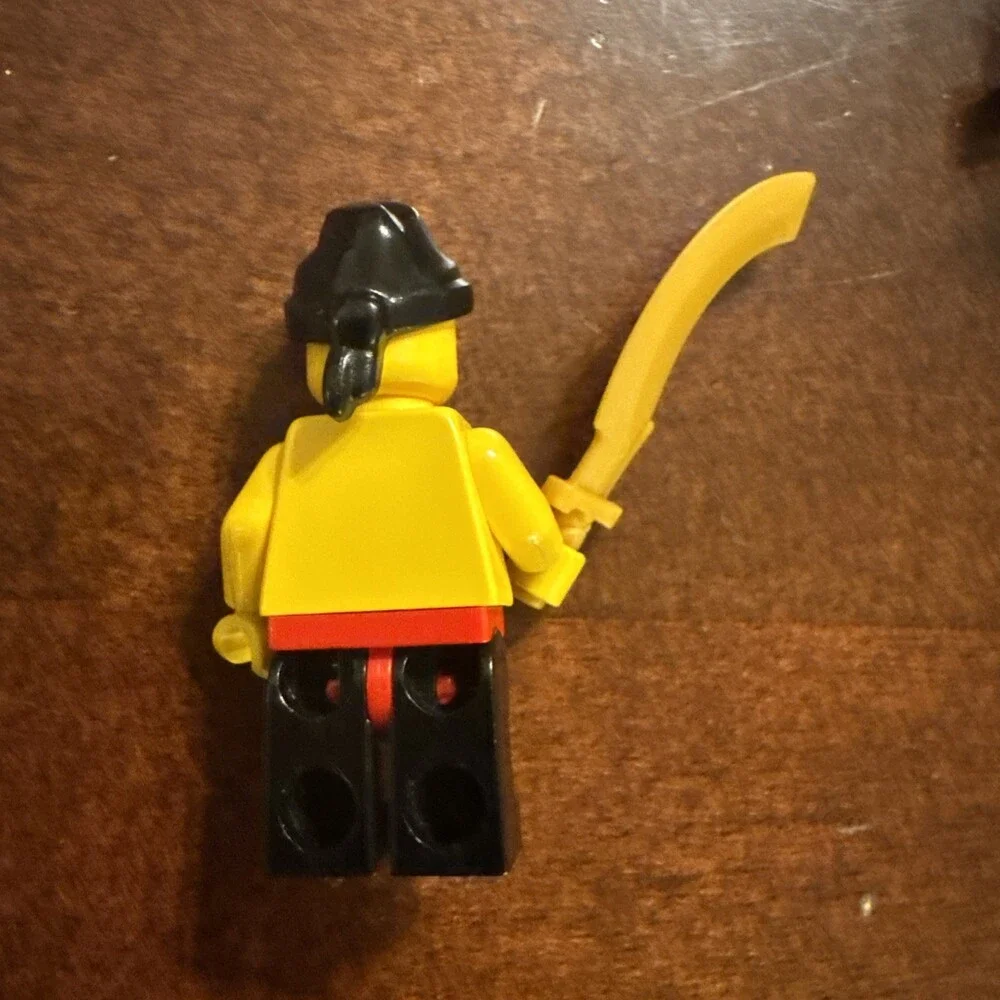 LEGO Pirates Minifigures Lot of 7 w/ Accessories Hats & Weapons